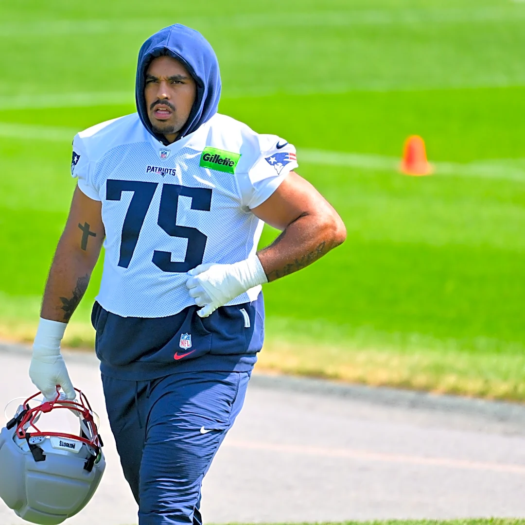 Is Patriots OL Alijah Vera-Tucker playing today?