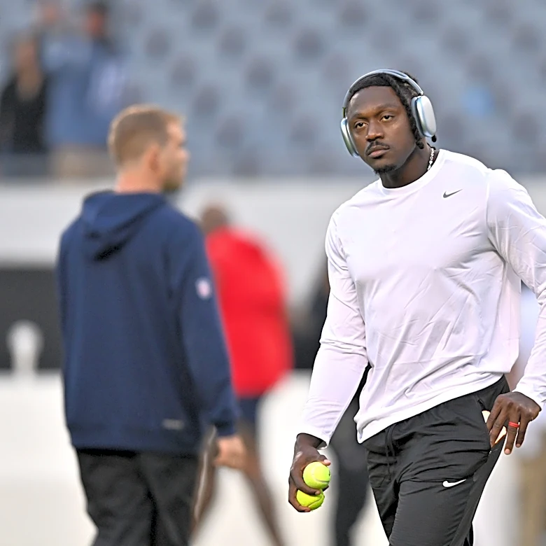 Patriots WR A.J. Brown reacts to another disappointing performance