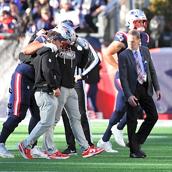 Patriots starter shares positive update after scary knee injury
