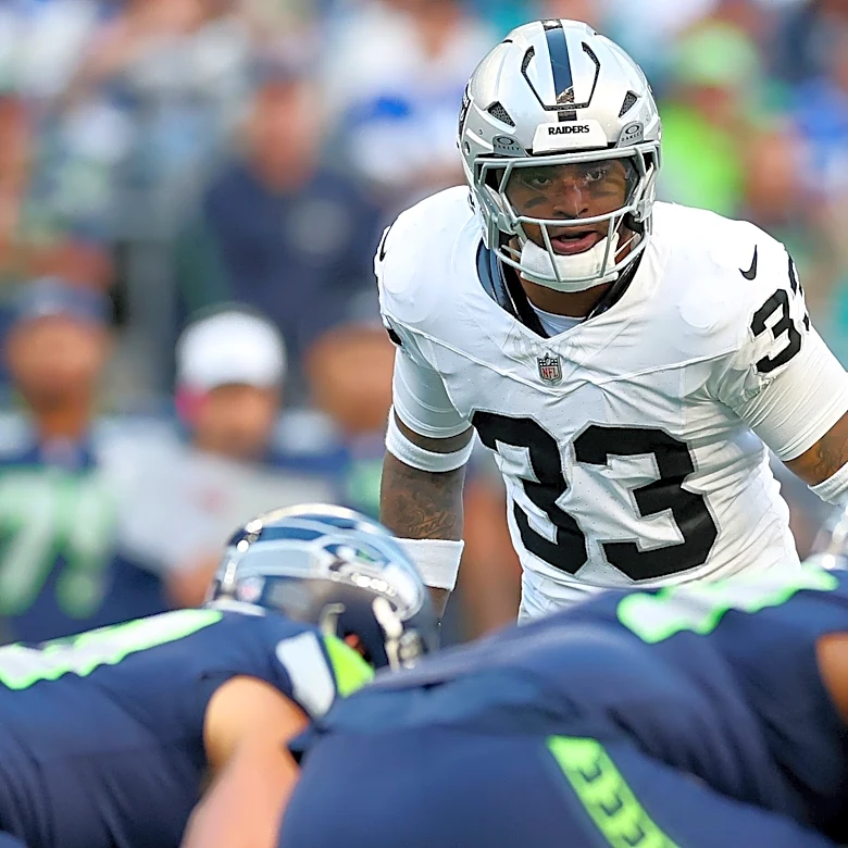 Former Raiders LB Jamal Adams signs on with Vikings