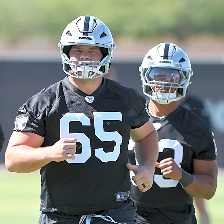 Raiders star Tyler Linderbaum among Pro Football Focus top NFL centers