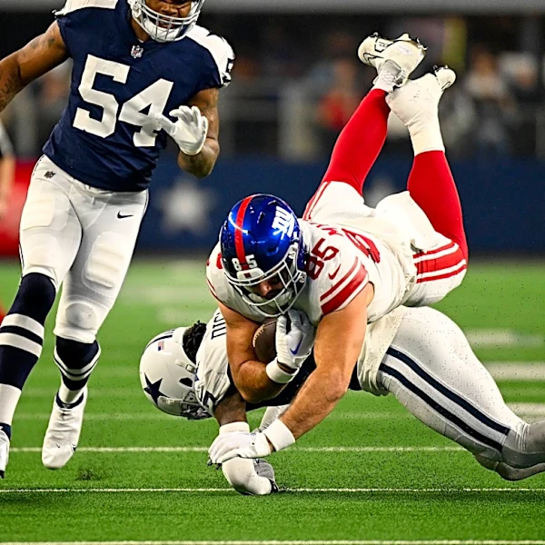 Raiders add 6-foot-5 former Giants starting fullback