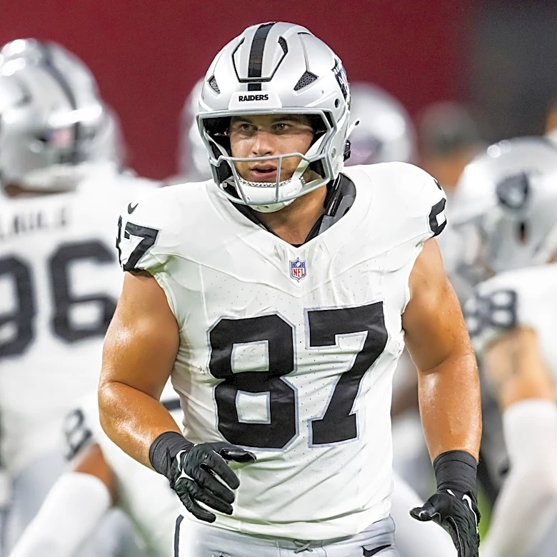Raiders TE Michael Mayer new deal shocking career turnaround in Las Vegas