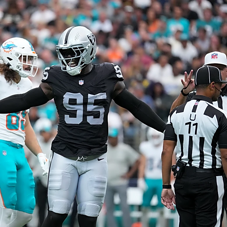 Kwity Paye has career game in Raiders debut