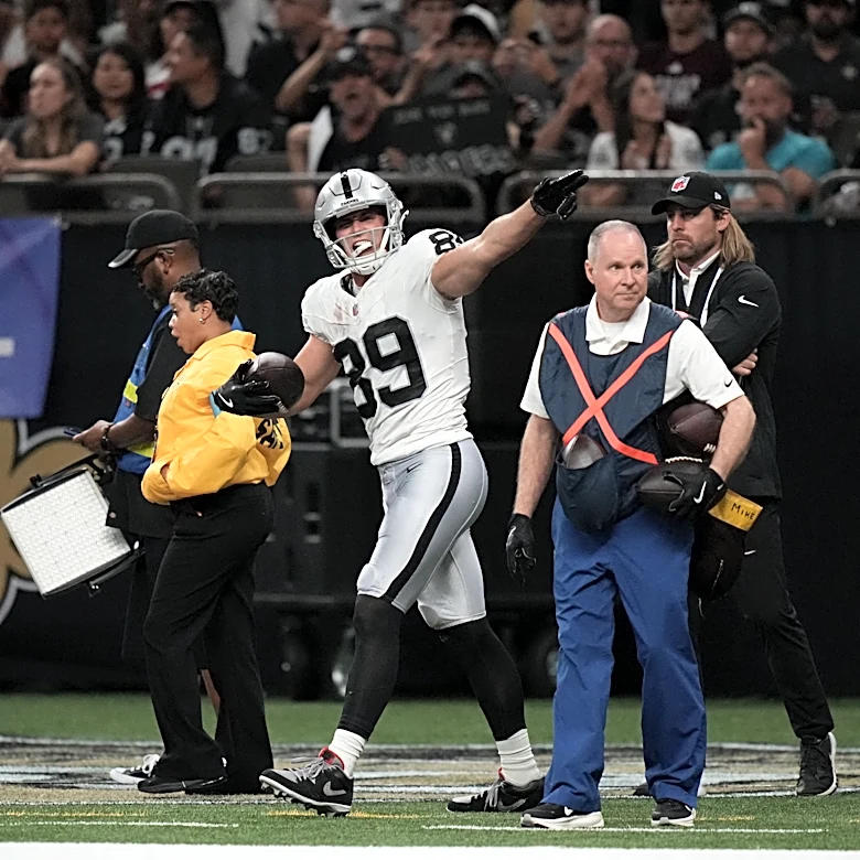 Raiders Week 3 snap counts vs Saints: Brock Bowers' big return