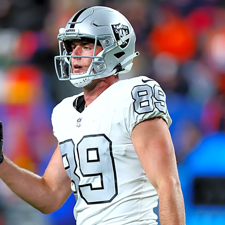 Raiders TE Brock Bowers' Week 3 usage was beautifully insane