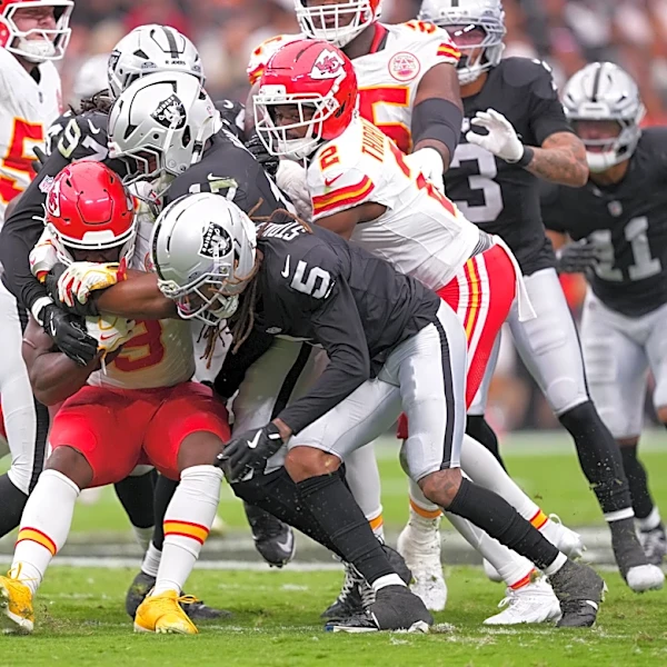 Raiders run defense let's them down in tough Week 4 loss to Chiefs