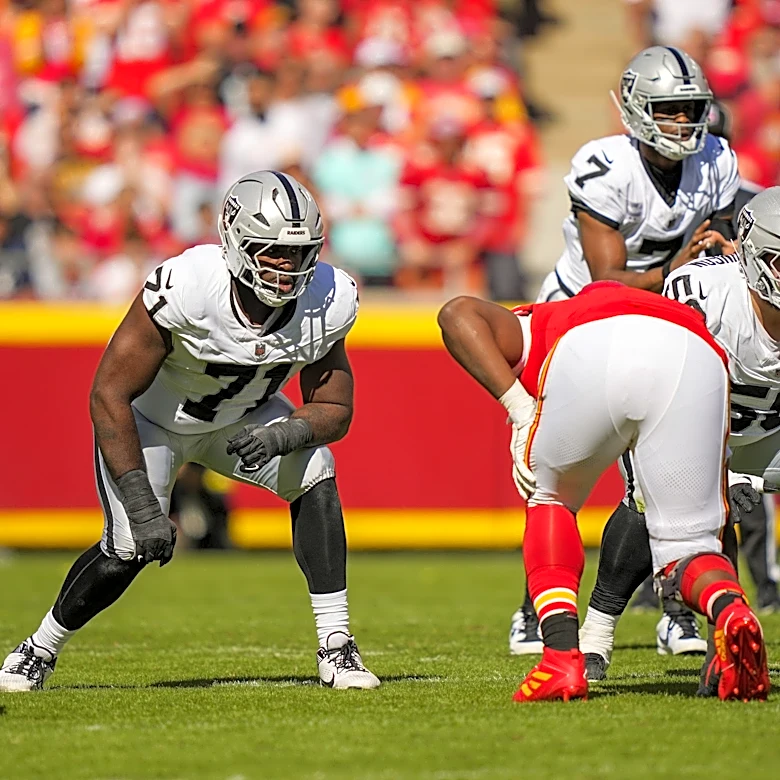 2 key stats that prove Raiders RT DJ Glaze is having a great season