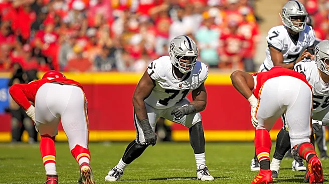 2 key stats that prove Raiders RT DJ Glaze is having a great season
