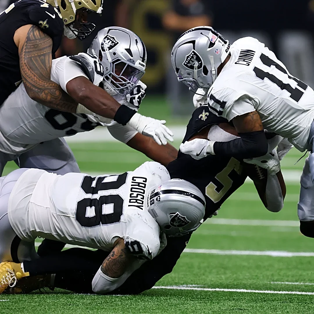 Pass rush data shows Raiders edge rushers on opposite ends of spectrum