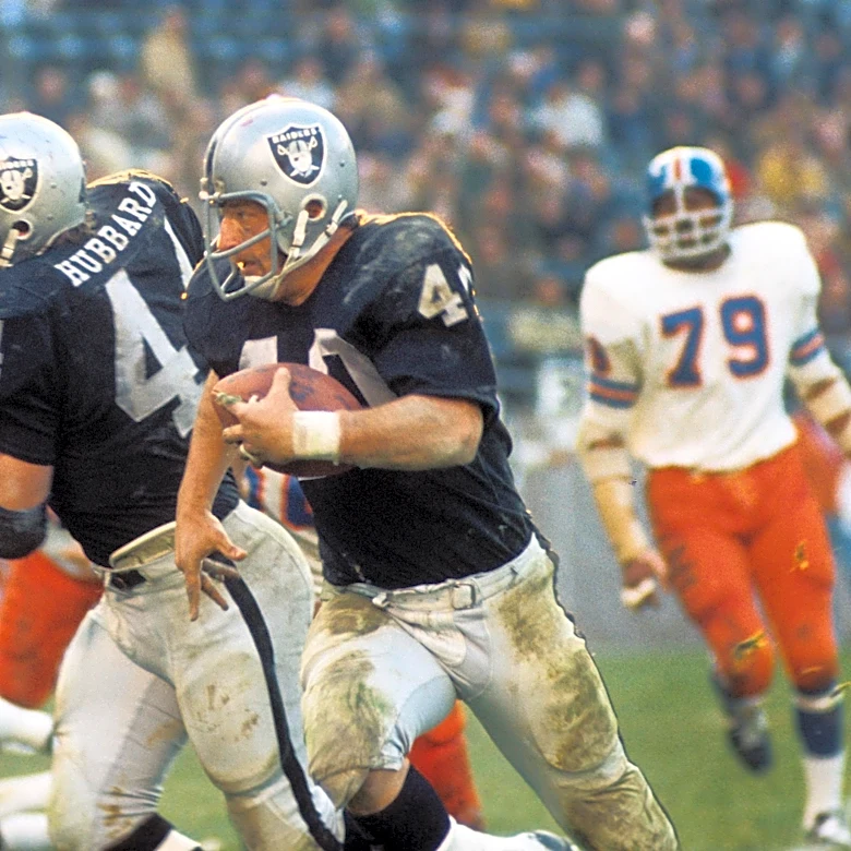 Raiders legend Pete Banaszak dies at age 82