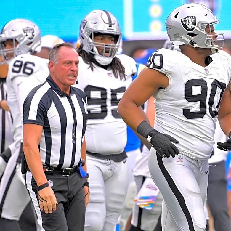 Who will be the officiating crew for the Raiders vs. Jets Week 8 game?