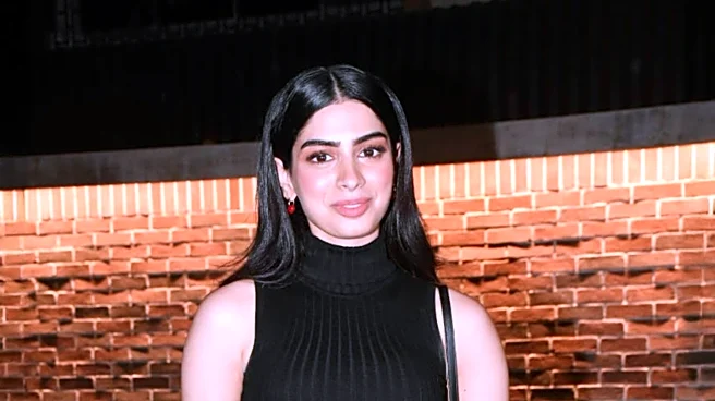 Models Showcase Summer Fashion Trends with Off-Duty Style