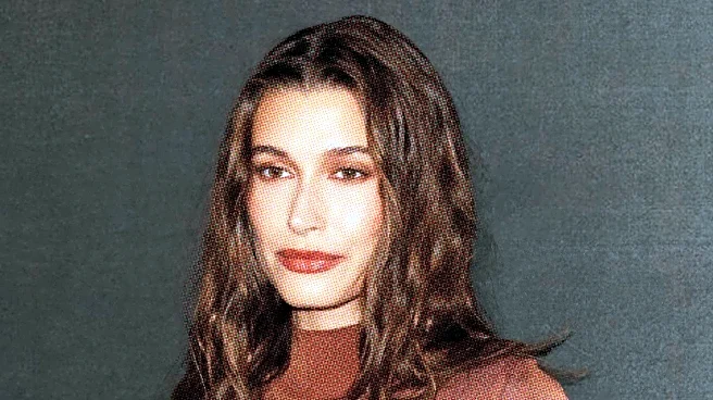 Supermodel Paulina Porizkova Shares Unfiltered Photos at 60, Sparking Conversations on Aging