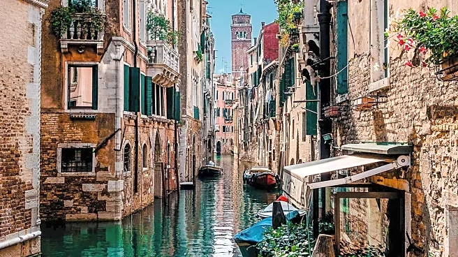 US Tourist Tracks Down Venice Pickpocket Using AirPods 'Find My Friends' Feature