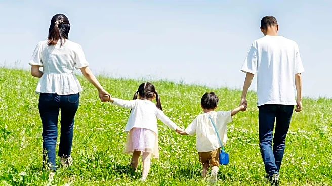 Carolyn Hax Advises on Sharing Genetic Risk with Family