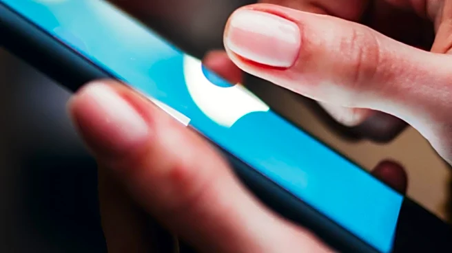 Experts Discuss Smartphone Downgrading Trend for Reduced Screen Time