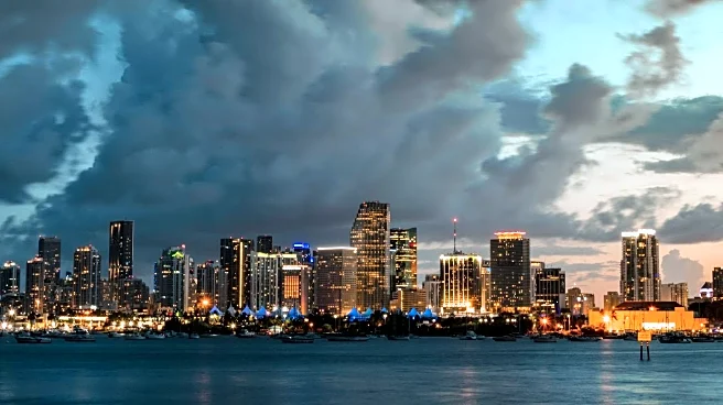 Meteorologist Forecasts Clear Skies Followed by Rainy Afternoon in Miami