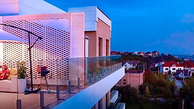 Architect Kristin Kellogg Transforms 1940s Palm Beach House with Modern Balcony Addition