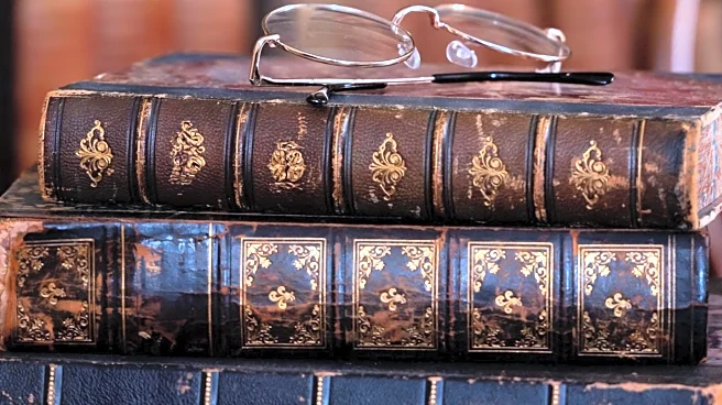 Antiques Appraiser Examines Book-Themed Treasures in 'What's It Worth?'