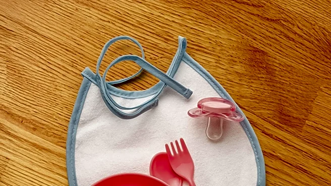 Parents Urged to Stop Using Baby Self-Feeding Products Due to Safety Risks