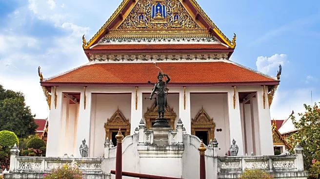 Thai Tourism Continues Amid Mourning for Queen Mother Sirikit