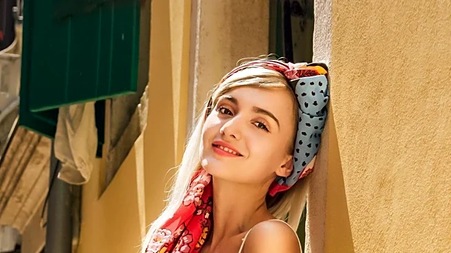 American Jewish Influencer Lizzy Savetsky Popularizes 'Settler Chic' Headscarf Trend