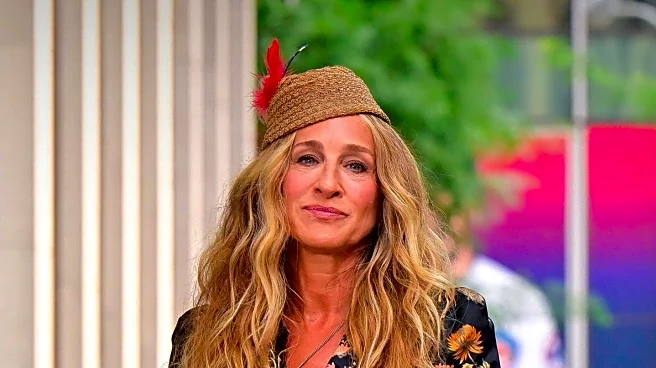 Sarah Jessica Parker Promotes Wide-Open Bag Trend on Fendi Runway