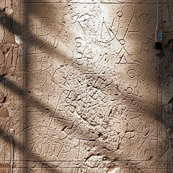 Blenheim Palace Restoration Uncovers Century-Old Graffiti, Sparking Public Interest