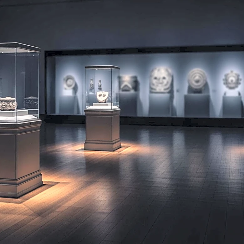 Thieves Steal 600 Artifacts from Bristol Museum, Prompting International Investigation