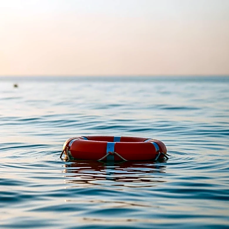 Australian Teen's Heroic Swim Leads to Family Rescue at Sea