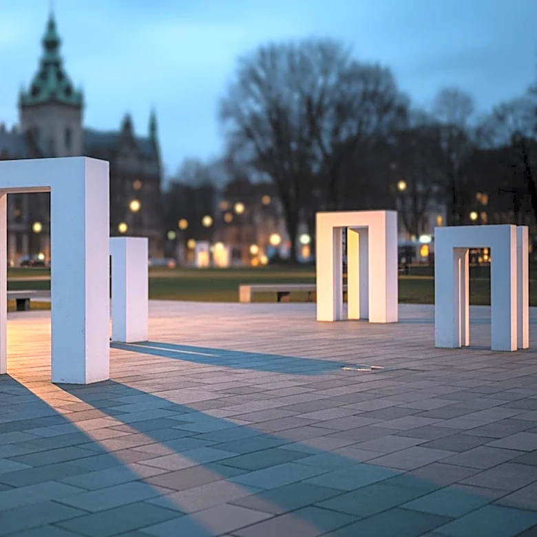 COVID Memorial in London Highlights Pandemic's Impact and Government Missteps
