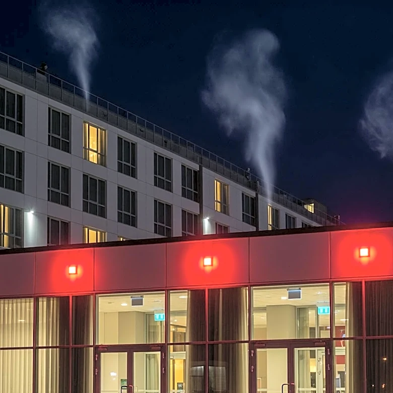 Fire Forces Guests to Evacuate Hollywood Hotel, Highlighting Safety Concerns