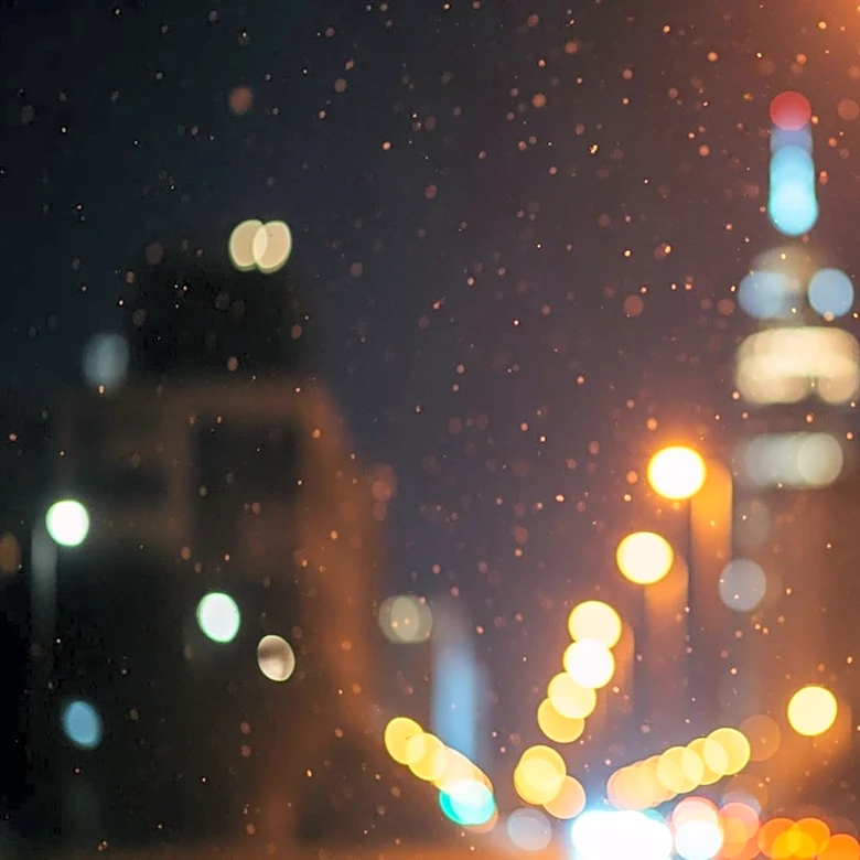 Artificial City Lights Extend Pollen Allergy Season, Affecting Urban Residents