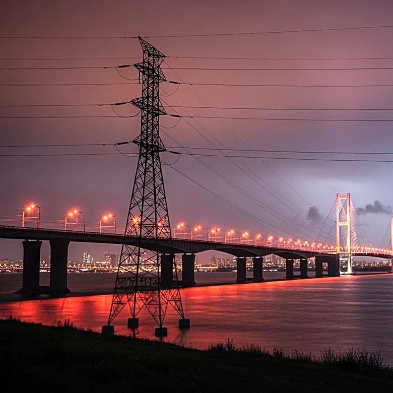 President Trump Threatens Iran with Infrastructure Attacks Amid Ceasefire Negotiations