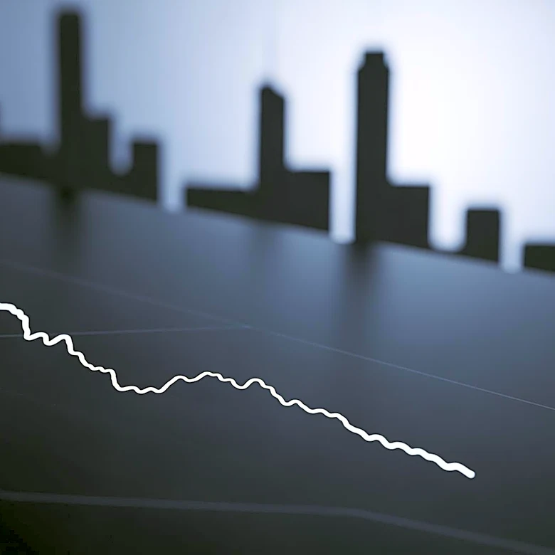 US Economy Slows with 0.5% GDP Growth in Fourth Quarter