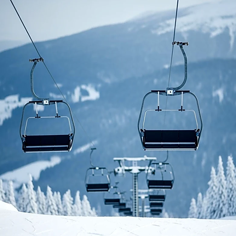 Revelstoke Mountain Resort Faces Chairlift Outage During Major Event, Raising Capacity Concerns