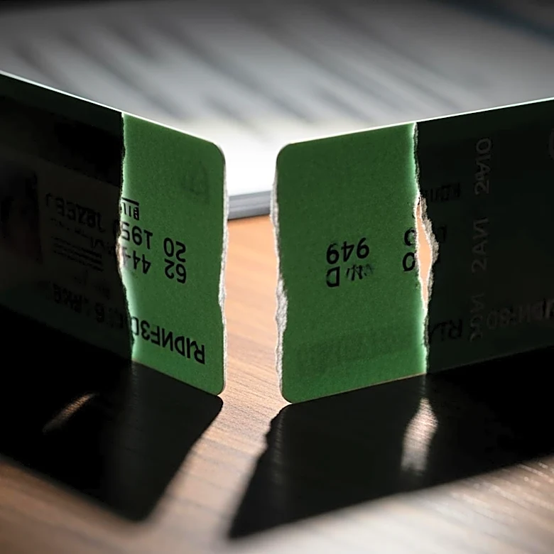 U.S. Revokes Green Cards of Three Iranians Over Regime Ties