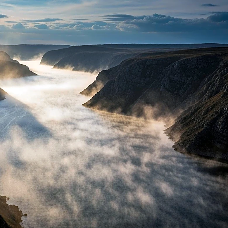 Strait of Hormuz Crisis Highlights Complex Carbon Emission Dynamics