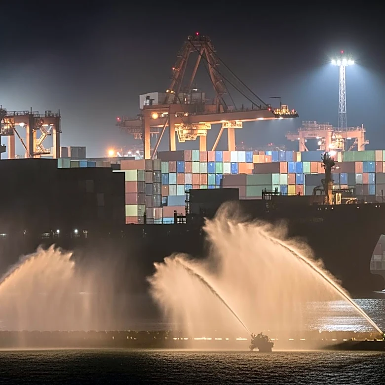 Singaporean Authorities Extinguish Container Fire on Evergreen Boxship