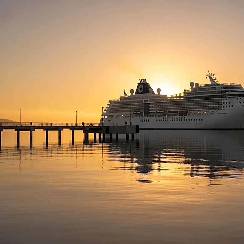 Norwegian Jewel Departs from Philadelphia, Reviving Cruise Travel After 15 Years