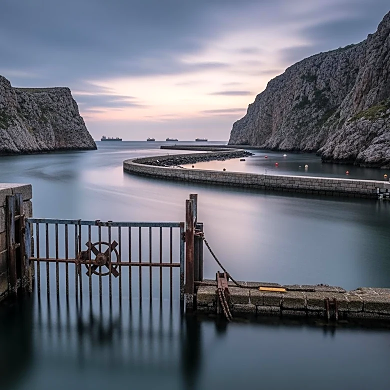 Iran Reverses Strait of Hormuz Reopening Amid U.S. Blockade