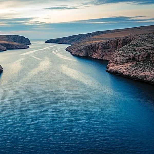 Iran-U.S. Talks in Jeopardy Amid Strait of Hormuz Tensions