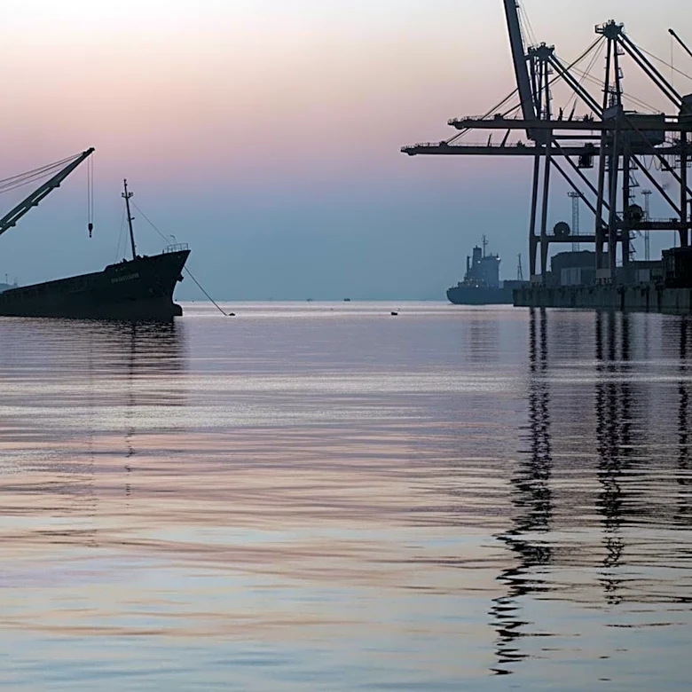 Inland Cargo Vessel Sinks Near Port of Antwerp, Causing Minor Fuel Spill