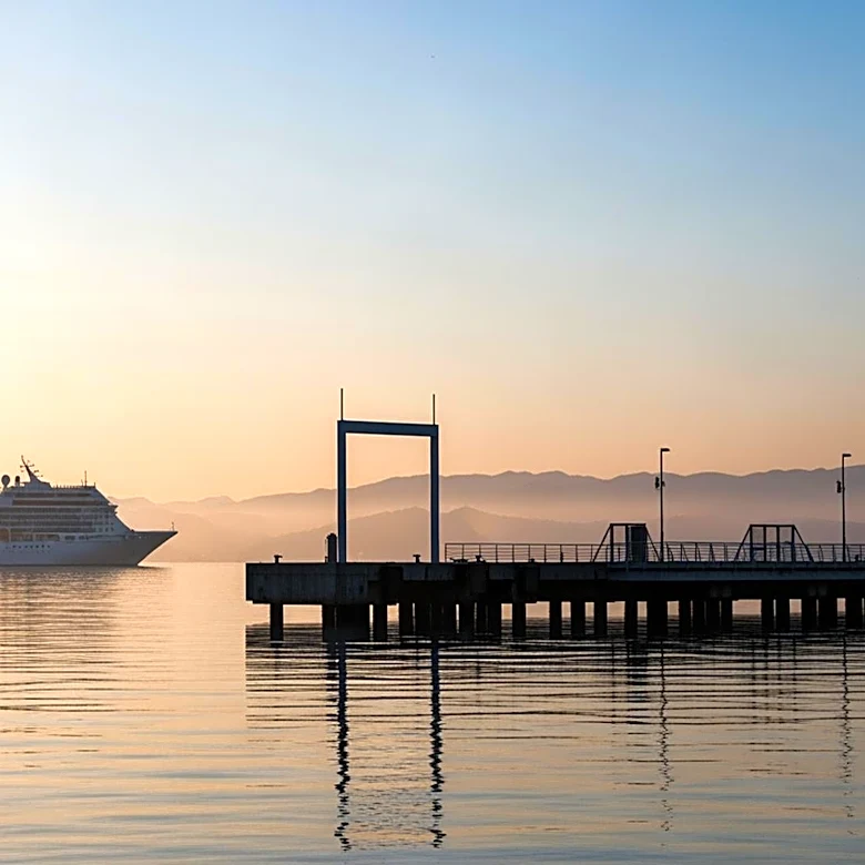 New Zealand's Cruise Industry Faces Decline Amidst Global Tourism Challenges