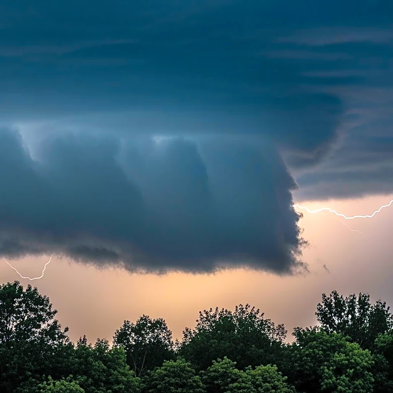 North Texas Faces Warm, Muggy Weather with Potential for Strong Weekend Storms