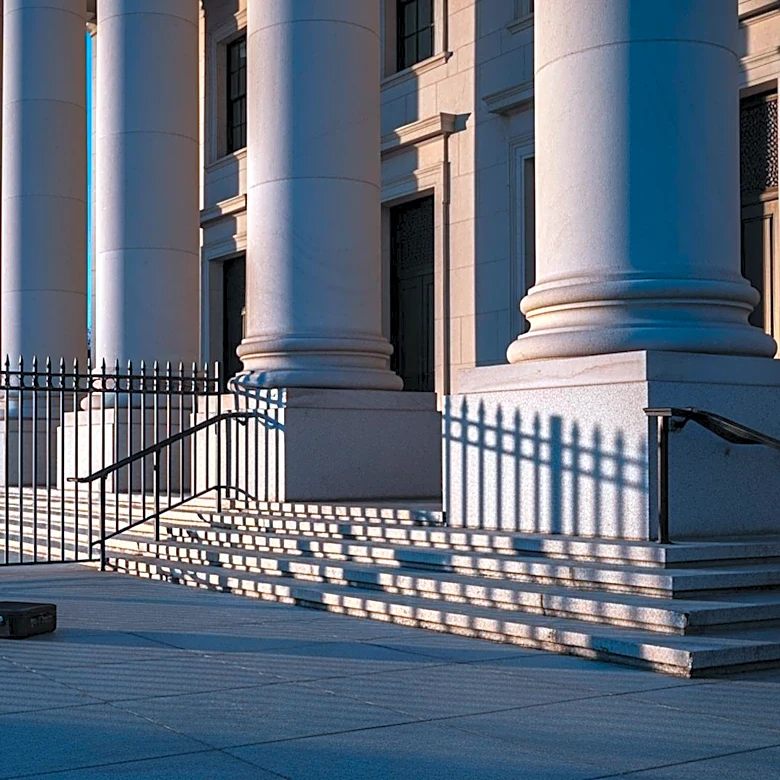 World Press Photo Honors Image of Family Separation at U.S. Courthouse