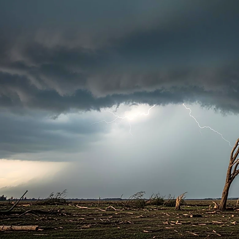 Severe Tornado Hits Enid, Oklahoma, Causing Minor Injuries