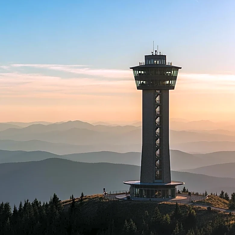 Colorado's Quirky Tower Returns, Offering Views of Six States