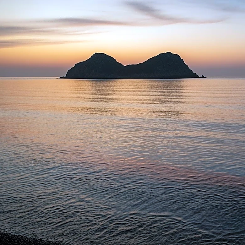Suspected Oil Spill Detected Near Iran's Kharg Island, Potentially Largest Since U.S.-Israel Conflict